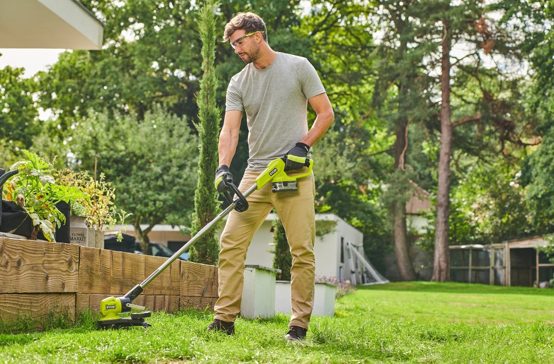 Ryobi RY18LT33A-140 18V ONE+ Cordless 33cm EasyEdge™ Grass Trimmer Starter Kit (1 x 4.0Ah)