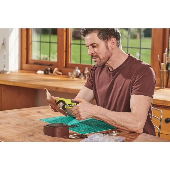 Ryobi RCT4-120G 4V Cordless Cutting Tool (1 x 4V 2.0Ah)