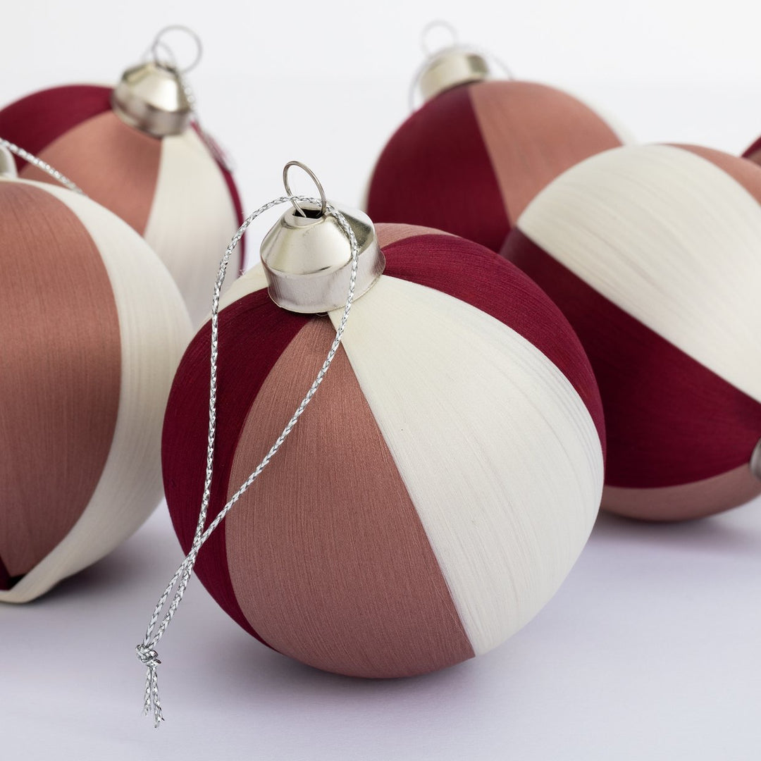 Home Pack of 6 String Wrap Christmas Baubles