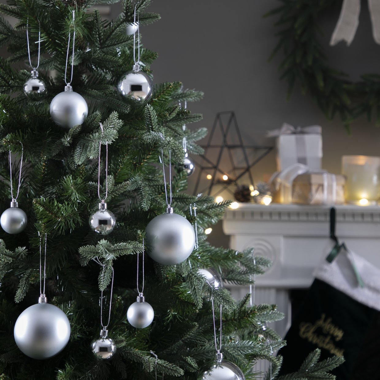 Home Pack of 49 Shatterproof Christmas Tree Baubles Decoration - Silver