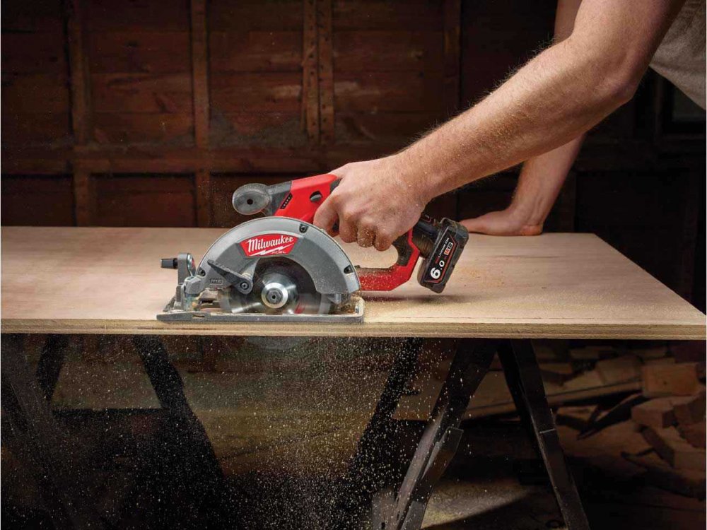 Milwaukee M12CCS44-602X 12v Fuel Li-ion Circular Saw