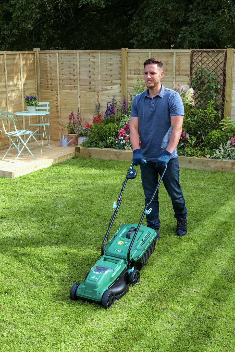 McGregor MCR2132 32cm Cordless Rotary Lawnmower - 21.6V